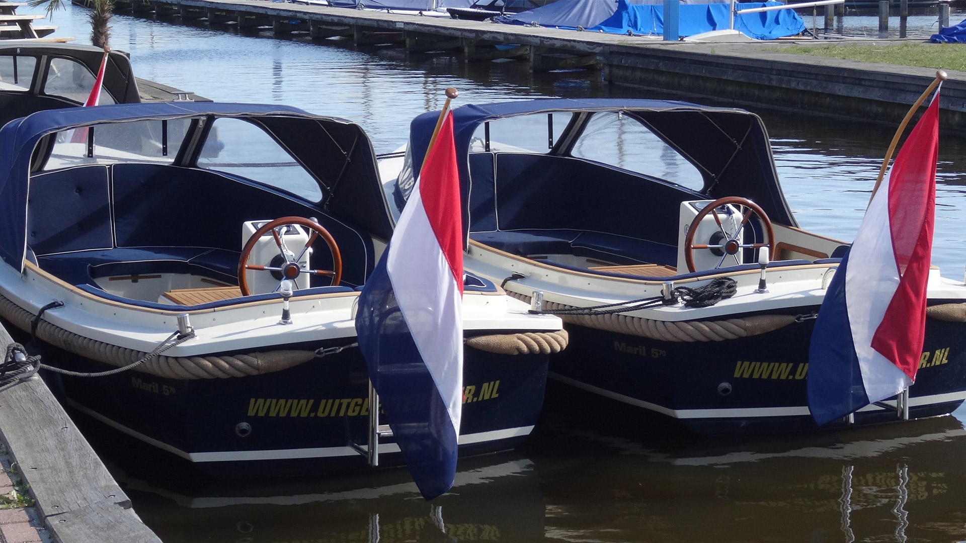 Eine Schaluppe in den Kanälen bei Amsterdam